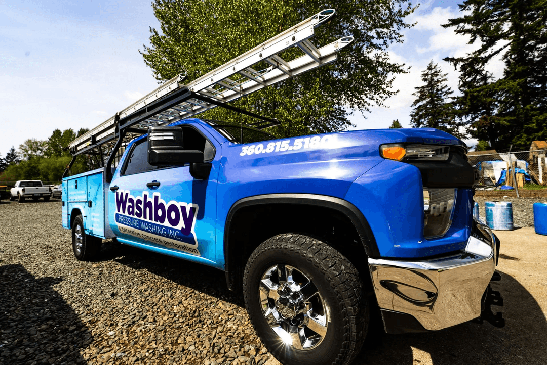 Fleet Washing a truck